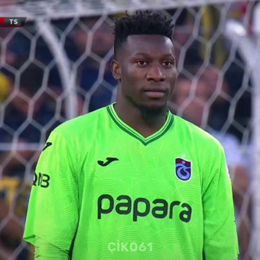 范德布罗克, 肆吹捧拉门 范德布罗克, 肆吹捧拉门