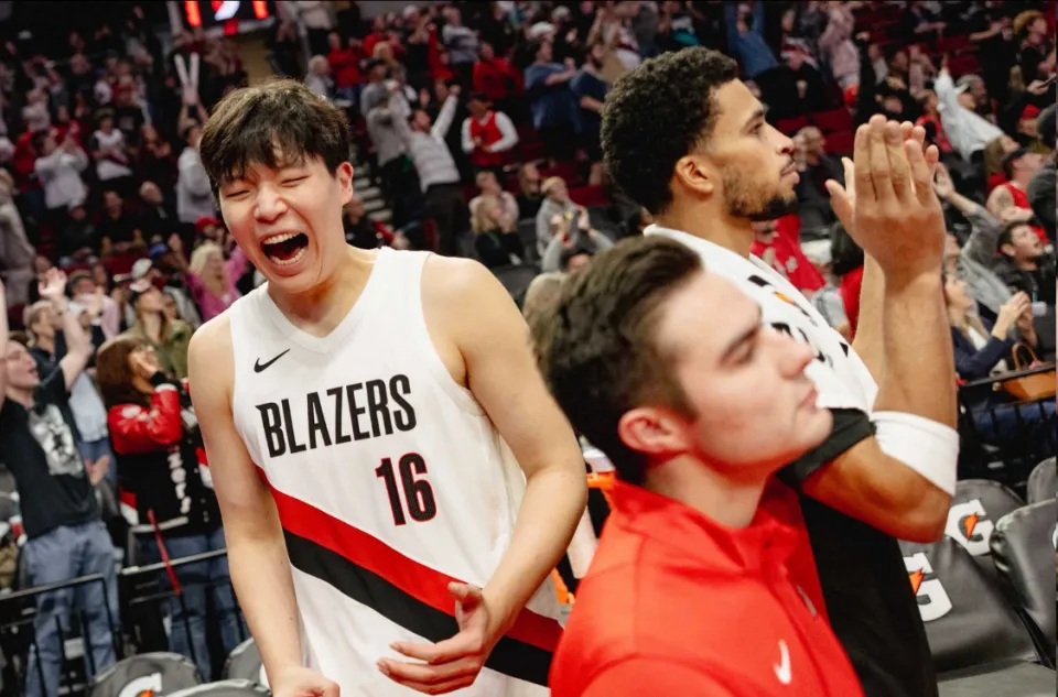 冷哈普尔的, AA, 超过 冷哈普尔的, AA, 超过