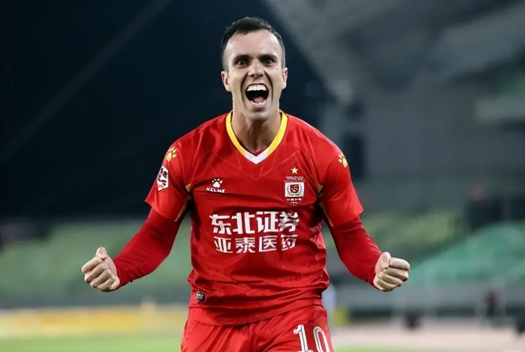 吉尼奥成为, 入籍 吉尼奥成为, 入籍