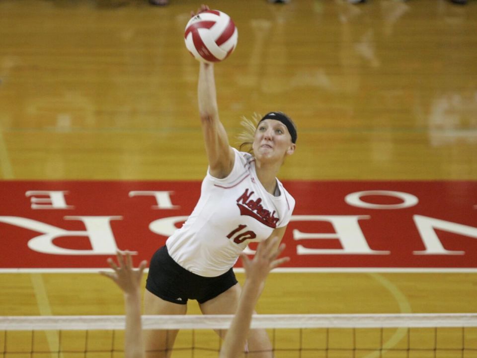 FmDxN, 她多次代表