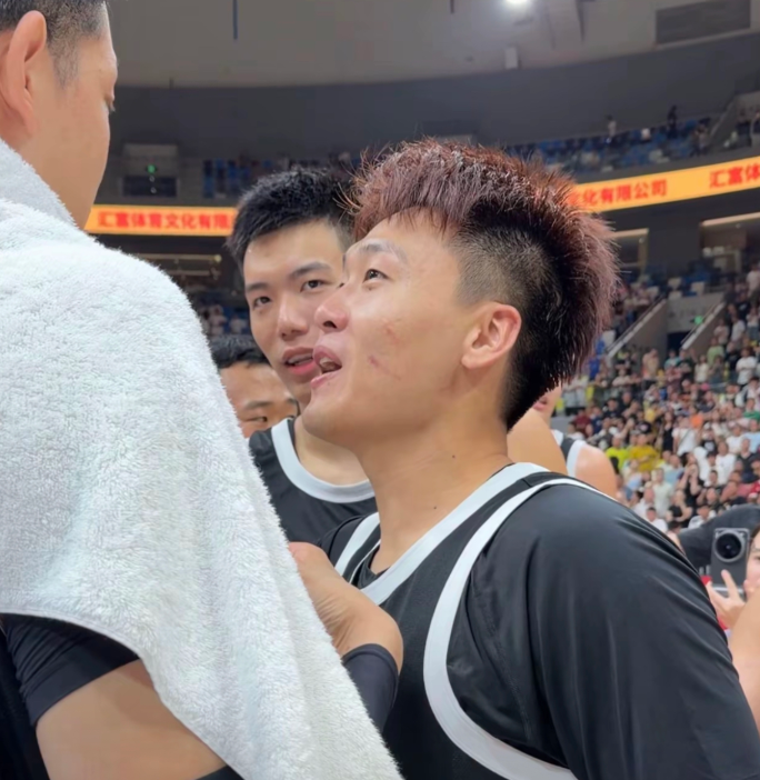 img, 又倒在了地, 撞的画面 img, 又倒在了地, 撞的画面